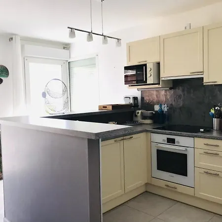 Apartment Climatise A 1,4 Km De La Avec Parking Et Ascenseur - Calvi - Fr-1-63-277 *