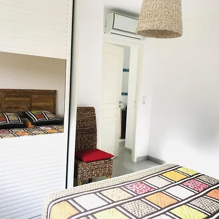 Climatise A 1,4 Km De La Avec Parking Et Ascenseur - - Fr-1-63-277 Apartmán *