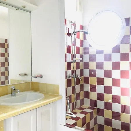 Apartment Climatise A 1,4 Km De La Avec Parking Et Ascenseur - Calvi - Fr-1-63-277